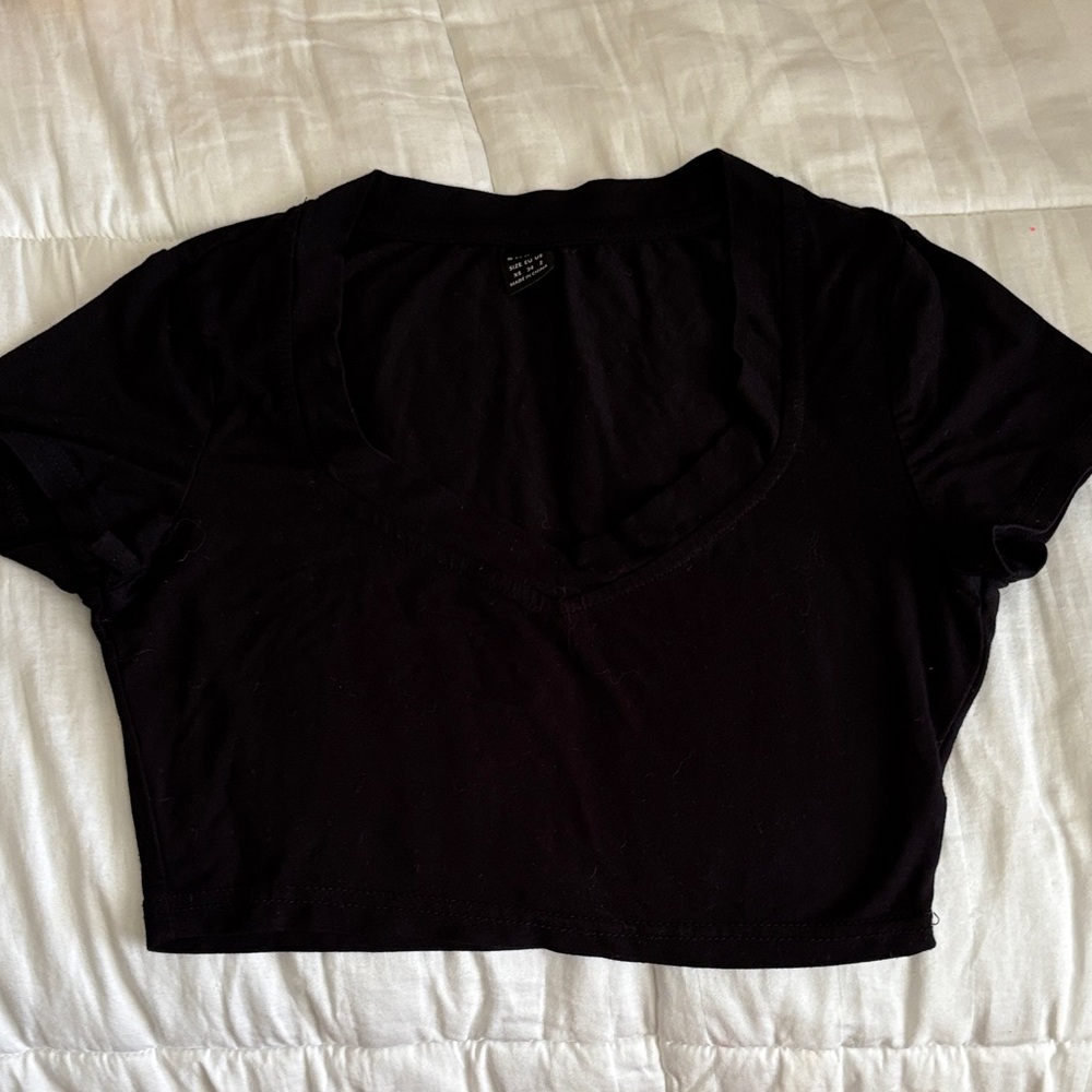 SHEIN Black Scoop Neck Crop Top